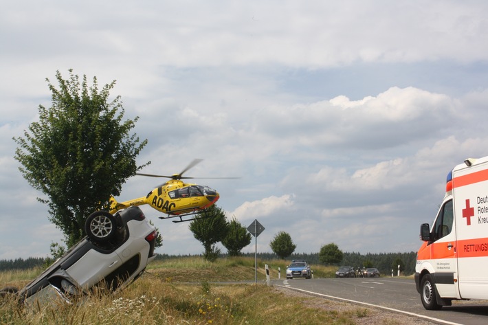 POL-PDWIL: Auto überschlägt sich bei Verkehrsunfall - Fahrerin nur leicht verletzt