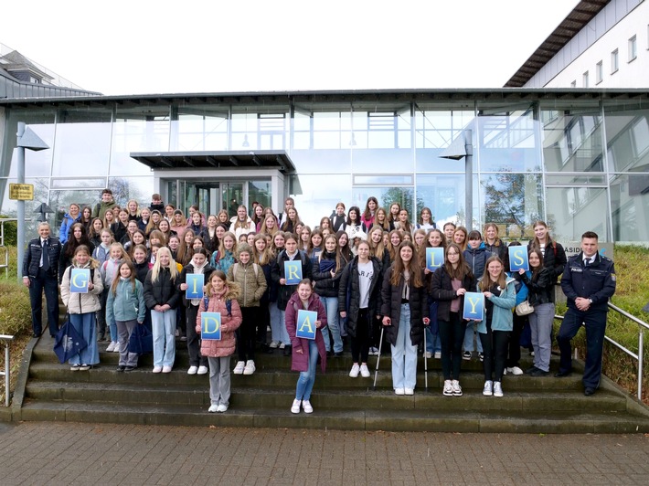 POL-OH: Girls&#039;Day - 85 Mädels schnuppern in die Vielfalt der Polizei