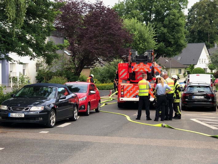 FW-GL: Küchenbrand in leerstehenden Einfamilienhaus im Stadtteil Moitzfeld von Bergisch Gladbach