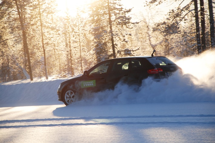 Nokian-Winterreifen ist "sehr empfehlenswert" im TCS Winterreifen-Test 2012 und "gut" bei "test Stiftung Warentest" / TCS: "Stärken: Sehr ausgewogener Reifen, gut in allen sicherheitsrelevanten Disziplinen"