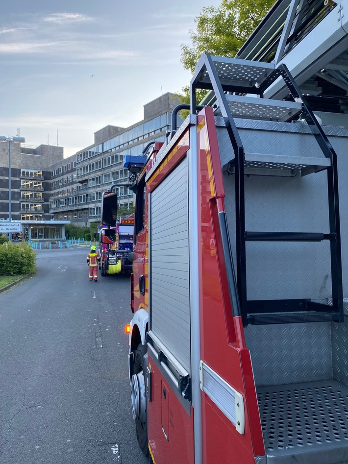 FW-Velbert: Paralleleinsätze der Feuerwehr Velbert am Mittwochabend