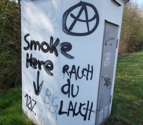 BPOLI-OG: Graffiti am Haltepunkt Baiersbronn/Bundespolizei sucht Zeugen