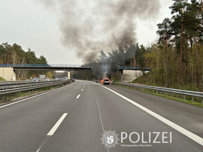 POL-PDNW: Autobahnpolizei Ruchheim - Fahrzeugbrand auf BAB 61