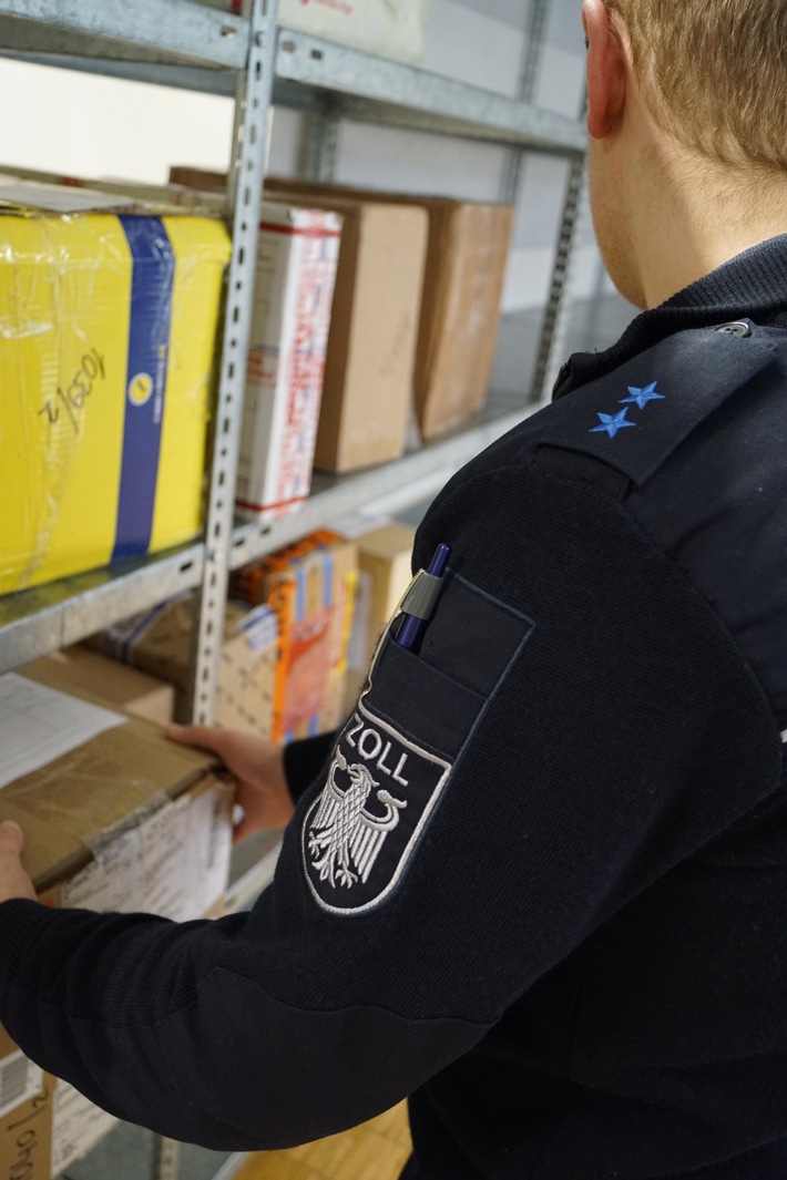 HZA-A: Black Friday und Weihnachten: Wichtige Hinweise des Zolls zu Sendungen aus dem Ausland