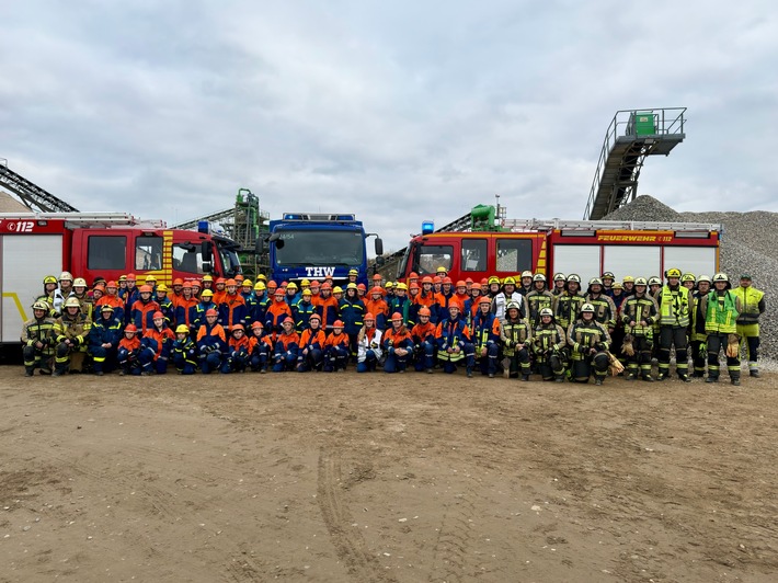 FW Hünxe: Gemeinsam im Einsatz: Jugendfeuerwehr erlebt 24 Stunden Feuerwehralltag