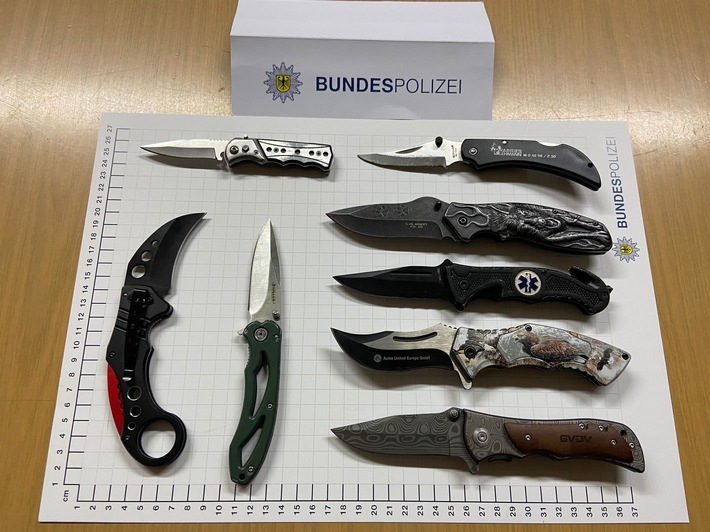 BPOL NRW: Bundespolizei stellt acht Messer in 3 Tagen fest