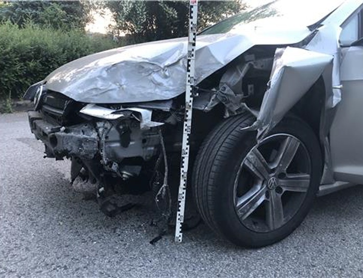 POL-ME: Autofahrer verursacht hohen Sachschaden - Polizei ermittelt - Velbert - 2306059