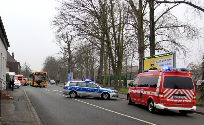 FW-E: Verkehrsunfall mit Linienbus, fünf Personen verletzt