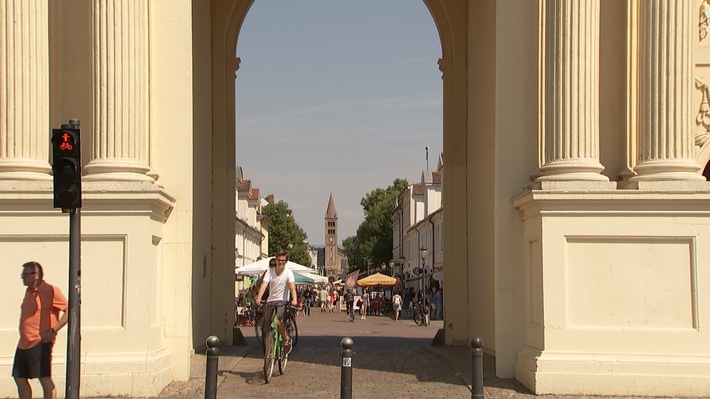 "Potsdam - Preußenpracht und Plattenbau: ZDF-Doku porträtiert am Tag der Deutschen Einheit die Landeshauptstadt Brandenburgs zwischen gestern und heute (FOTO)