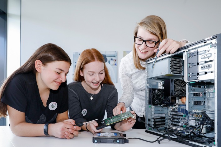 Presseinformation: Girls&#039; Day 2019: Mädchen erforschen und erproben technische Berufe