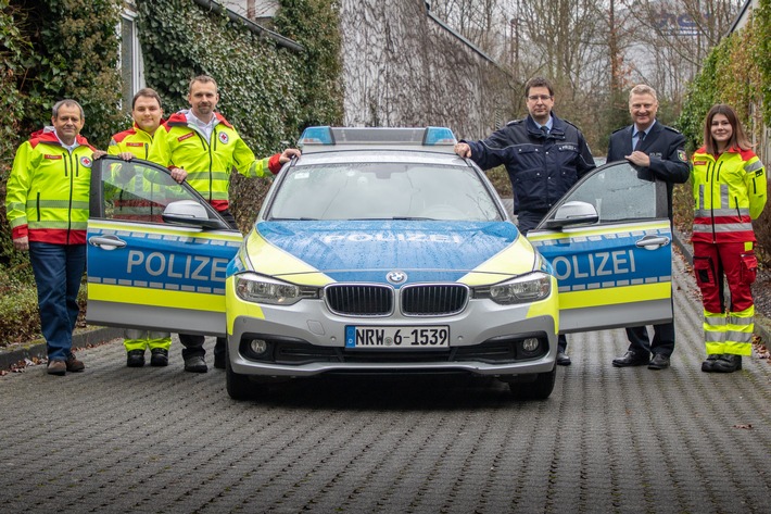 POL-SI: Notfallsänitäter fahren mit auf Polizeistreife