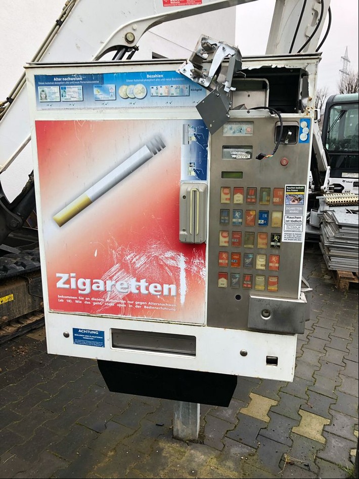 POL-OE: Aufgehebelter Zigarettenautomat in Heggen