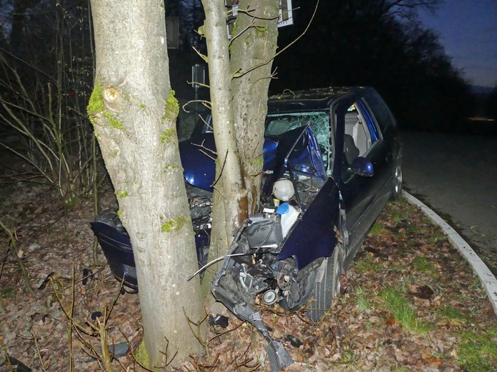 POL-GM: Auto verunfallt zurückgelassen