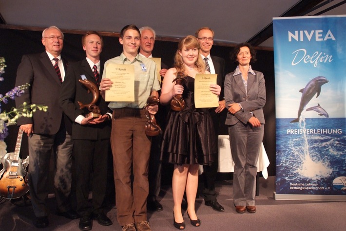 NIVEA Delfin Preis für Lebensretter in Hamburg verliehen /
Außergewöhnlicher Mut bewahrte Leben (mit Bild)