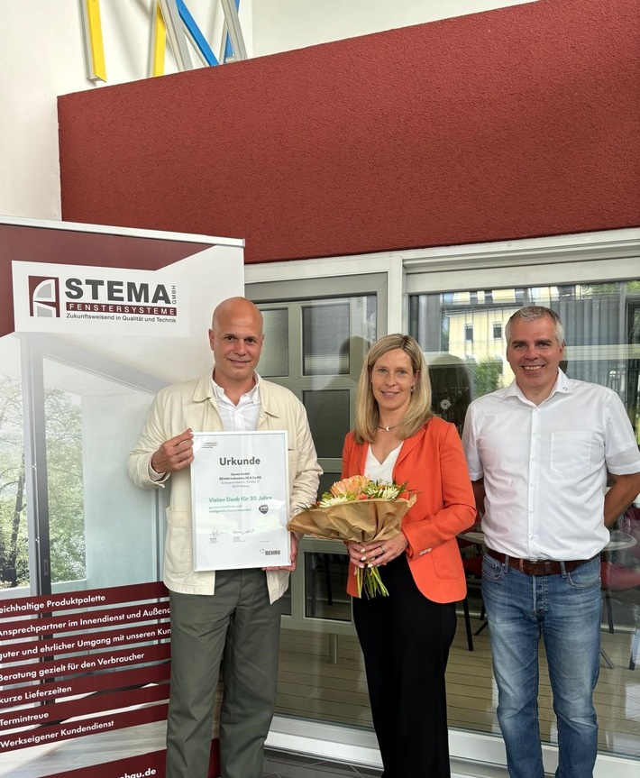 REHAU Window Solutions und STEMA GmbH Fenstersysteme feiern 30 Jahre erfolgreiche Partnerschaft