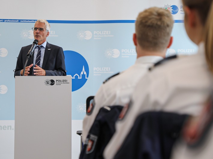 POL-AC: Viele Gratulationen mit Abstand im Polizeipräsidium Aachen
