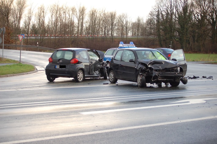 POL-STH: Verkehrsunfall mit zwei Leichtverletzten Zeugen gesucht