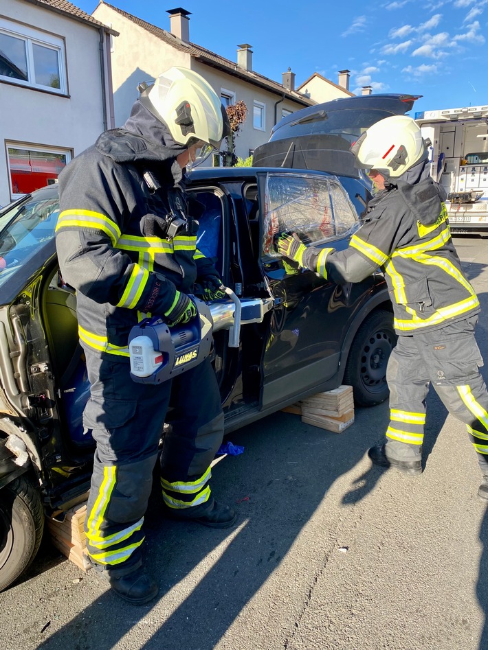 FW-MK: Schwerer Verkehrsunfall heute Morgen auf der Bieler Straße