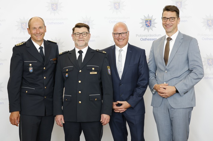 POL-OH: Amtswechsel im Polizeipräsidium Osthessen / Abteilungsdirektor Theo Wiegand in den Ruhestand verabschiedet - Stippich folgt
