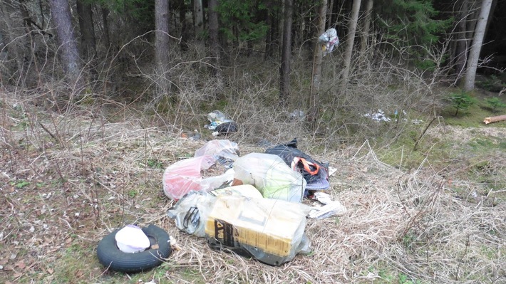 POL-KN: (Zimmern ob Rottweil) Müll im Wald entsorgt 3.3.21