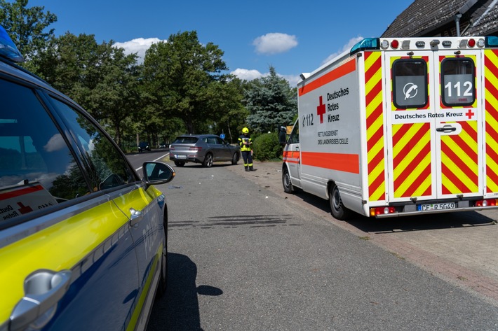 FW Flotwedel: Unfall auf B214 endet glimpflich - Ortsfeuerwehr Eicklingen rückt zu auslaufenden Betriebsstoffen aus