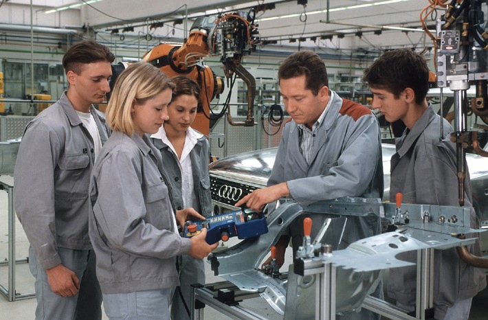 Audi Ausbildungsoffensive: 675 Ausbildungsplätze in 17 Berufen zum 1. September / Erfolgreiche Umsetzung der Audi Initiative für mehr Ausbildung / Übernahmegarantie in ein unbefristetes Arbeitsverhältnis