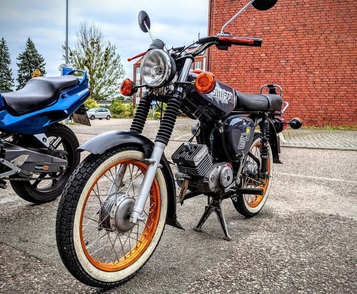 POL-SN: Zeugenaufruf der Polizei: Unbekannte entwenden Moped in Schwerin