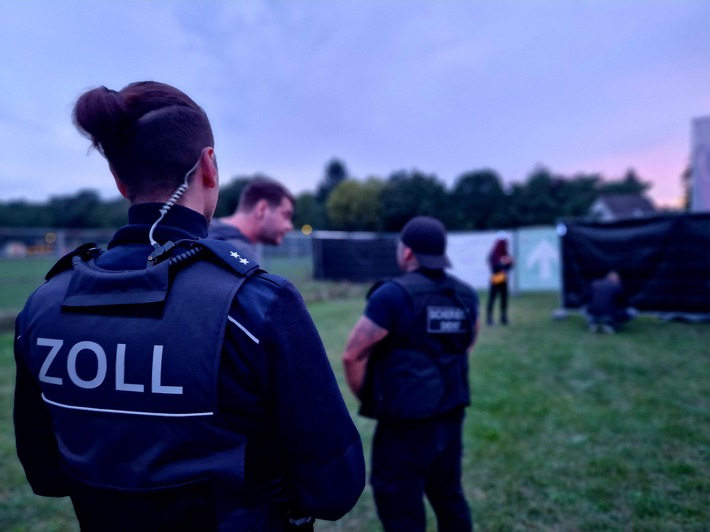 GZD: Zoll nimmt Wach- und Sicherheitsgewerbe ins Visier Bundesweite Schwerpunkprüfung gegen Schwarzarbeit und illegale Beschäftigung