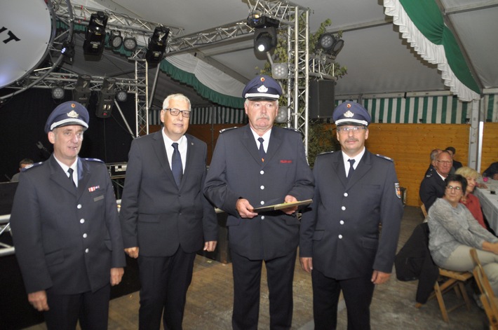 FW-KLE: "Feuerwehr steht für Zusammenhalt, Kameradschaft und eine verlässliche Gemeinschaft." / Ein Abend mit vielen Gästen: Feuerwehrfest in Bedburg-Hau