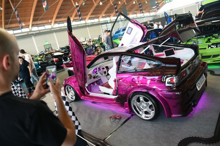 Die Welt des Tunings trifft sich beim PS-Feuerwerk am Bodensee / Tuning World Bodensee lockt mit über 1.000 Showcars und Top-Promis aus dem In- und Ausland
