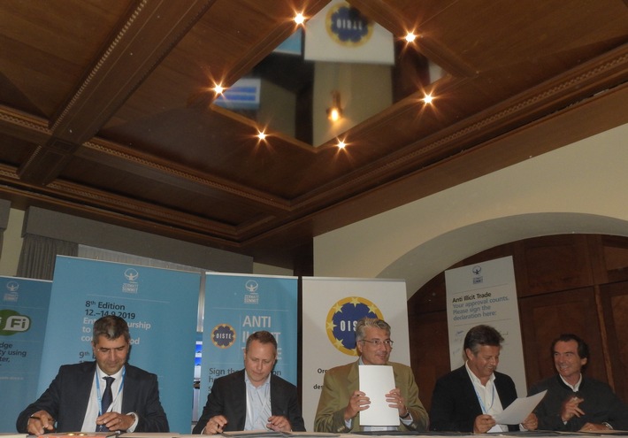 La fondation OISTE et la fondation Zermatt Summit signent la déclaration anti-commerce illicite