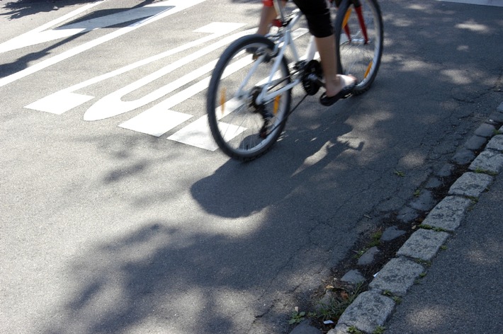 HZA-MS: Mann will Drogen mit dem Fahrrad schmuggeln / Zoll erwischt Deutschen mit 80 Gramm Marihuana in Gronau