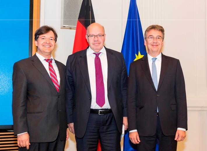 Bundeswirtschaftsminister Peter Altmaier begrüßt Mittelständler im BMWi