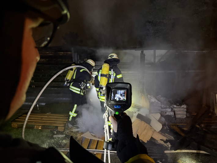 FW LK Neunkirchen: Arbeitsreiche Silvesternacht für die Feuerwehren im Landkreis Neunkirchen