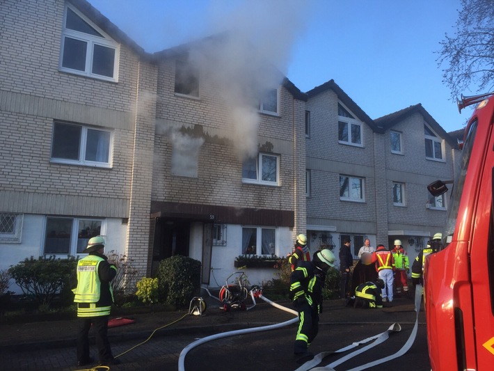 FW-Erkrath: Brand in einem Einfamilienhaus mit Menschenrettung