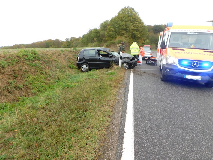 POL-PDKO: Utzenhain: Pkw überschlägt sich - Fahrzeugführer wird schwerverletzt