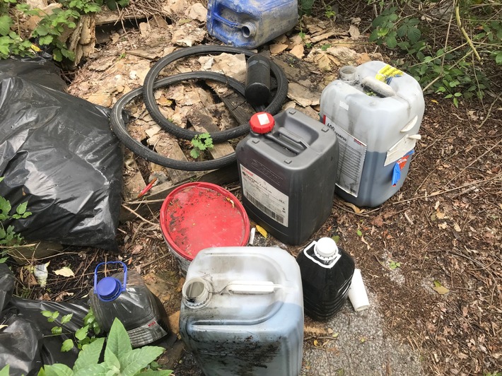 POL-DU: Friemersheim: Umweltsünder entsorgen Altöl auf Brachgelände - Polizei sucht Zeugen