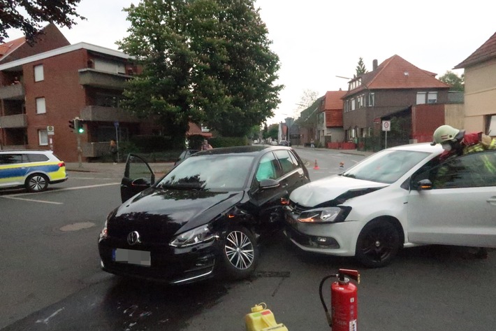 POL-DEL: Stadt Delmenhorst: Verkehrsunfall mit hohem Sachschaden und einer verletzten Person