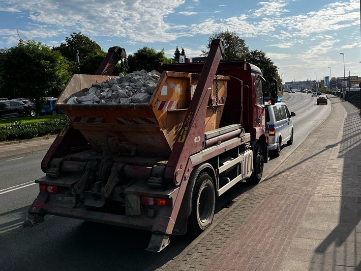 POL-BI: Ungesicherte Ladung: Gefahr durch Steinbrocken