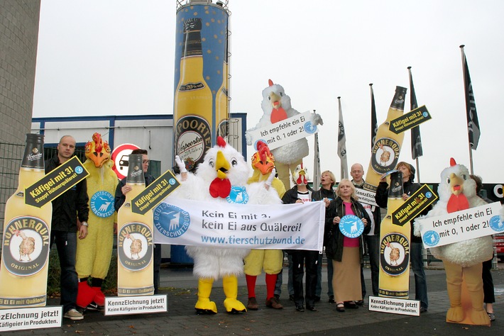 Aufruf zum Welttierschutztag am 4. Oktober: Macht Regale frei von Hühnerquälerei - Keine Käfigeier in Produkten!