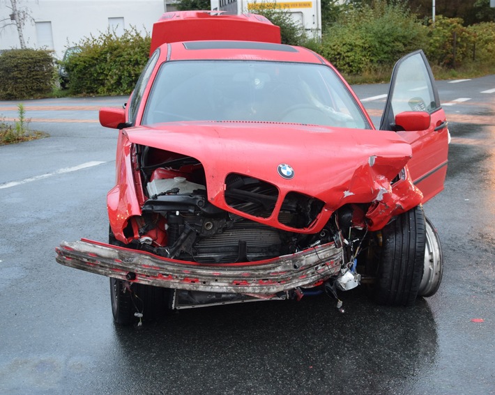 POL-HF: Vorfahrt missachtet - Verkehrsunfall im Kreuzungsbereich