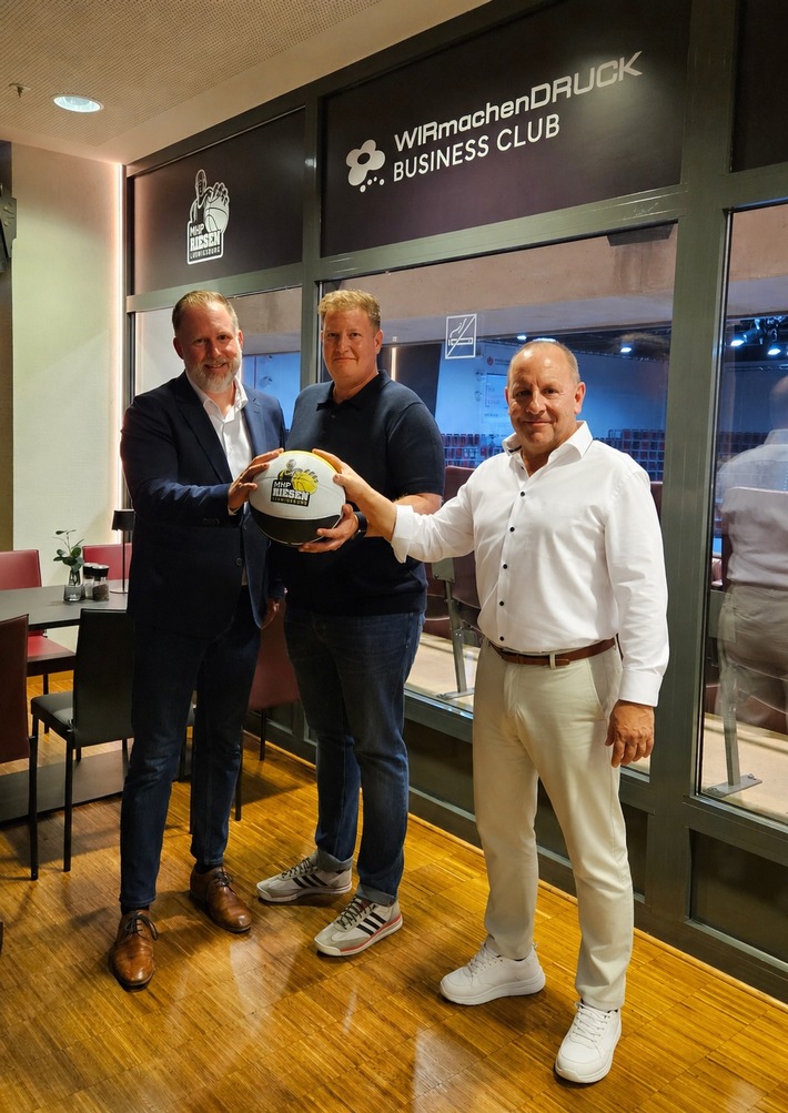 WIRmachenDRUCK steigt zum TOP-Partner der MHP RIESEN auf und übernimmt Namensrecht am Business Club