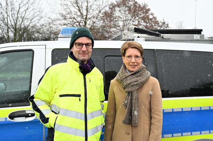 POL-MS: Gemeinsame Verkehrskontrolle auf der Autobahn 1 bei Greven - Bezirksregierung und Polizei ziehen Bilanz