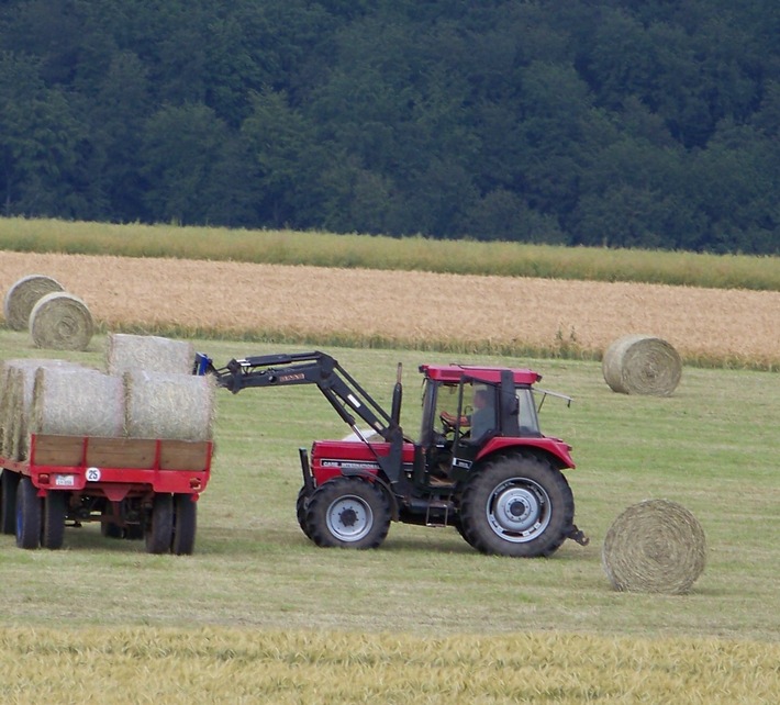 POL-GOE: (539/2013) Ackerschlepper vom Hof gestohlen