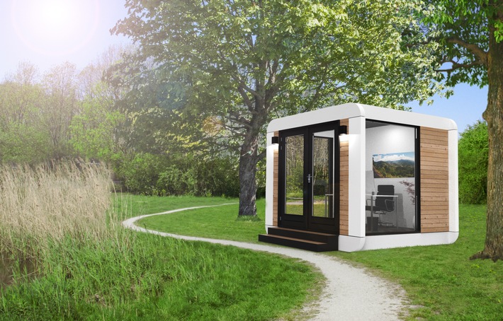 Verrückte Idee: Office Cubes für Garten und Plätze / Ein transparenter Designer-Würfel, in dem sich ein komfortables Büro befindet