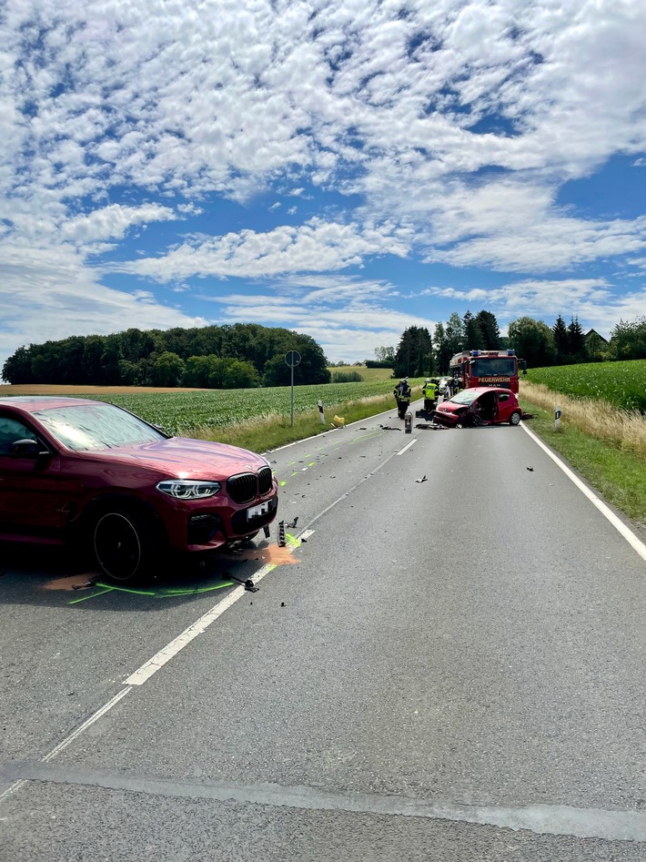 FW-DT: Verkehrsunfall mit drei verletzten Personen