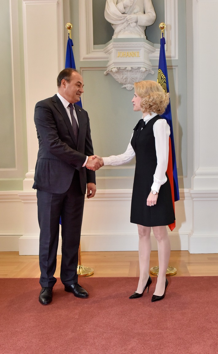 ikr: Regierungsrätin Aurelia Frick empfängt Aussenminister des Kosovo