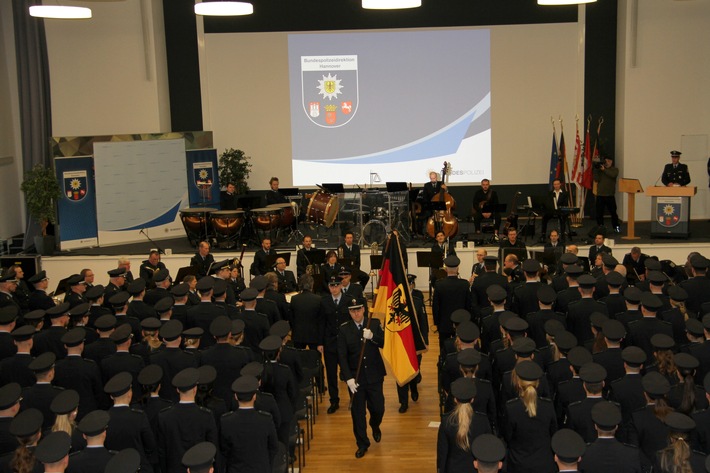 BPOLD-H: Die Bundespolizeidirektion Hannover begrüßt feierlich 184 neue Kolleginnen und Kollegen!