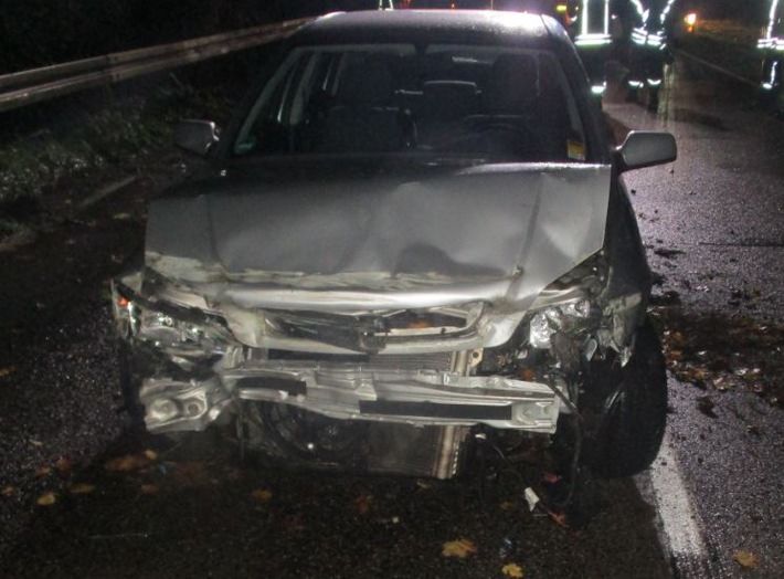 POL-REK: 201030-3: Autofahrer nach Kollision schwer verletzt - Kerpen