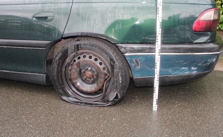 POL-MI: Auto bei Unfallflucht in Lahde beschädigt